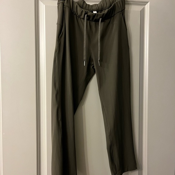 LULULEMON ON THE FLY CROP - Picture 1 of 4